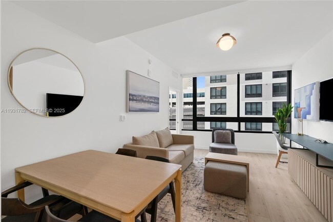 Building Photo - 225 N Miami Ave