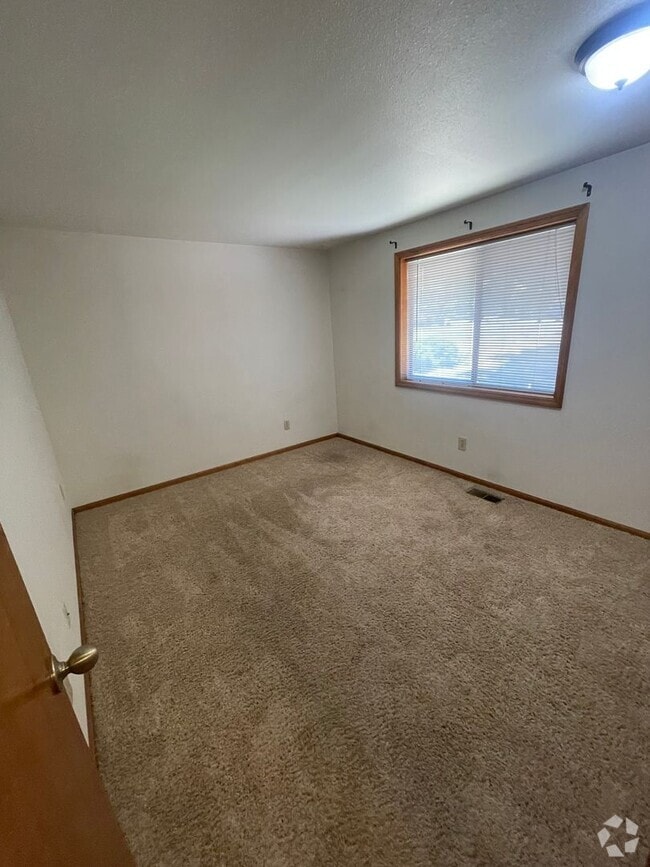 Building Photo - 1699 SW Country Club Pl