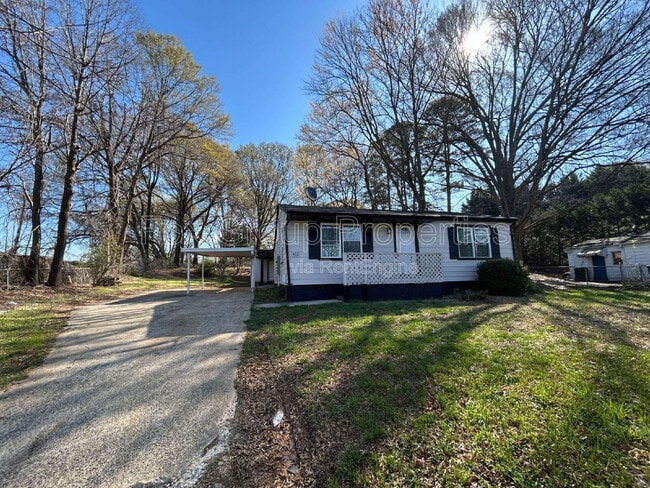 Building Photo - 402 S Yates St