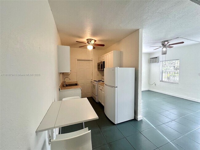 Foto del edificio - 601 NW 90th St