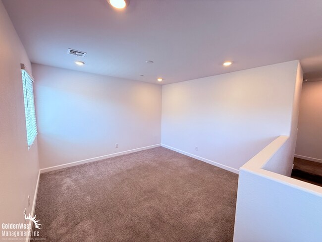 Building Photo - Newly Buil 3Bdm 2.5Ba Townhome in Premier ...