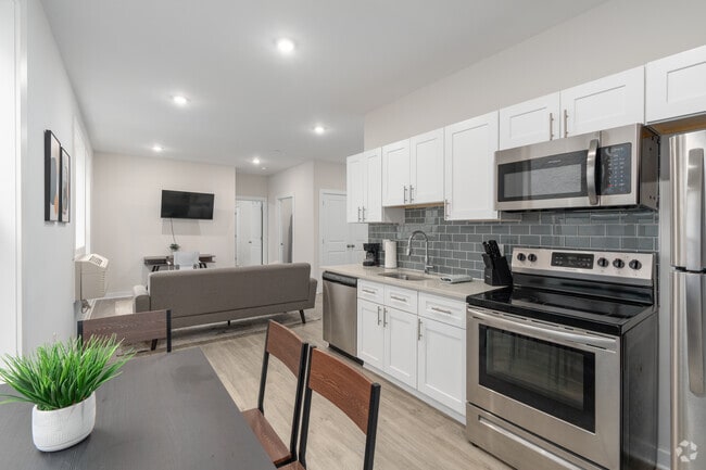 1BR, 1BA - 603SF - Kitchen - Fairmount Square Apartments