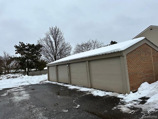 Building Photo - 39975 Crosswinds Rd