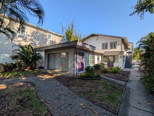 Building Photo - 121 18th Ave N
