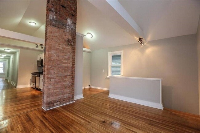 Building Photo - 32 Rowley St