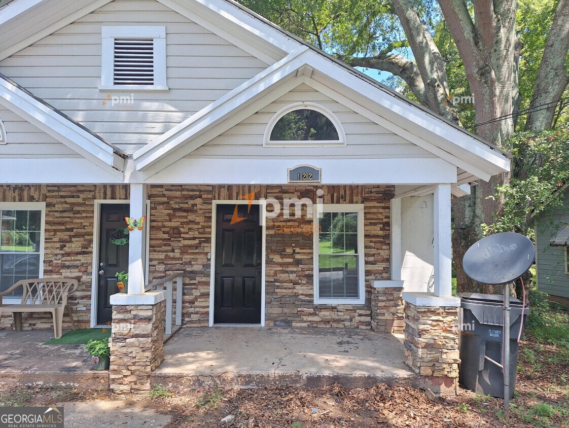 Foto principal - 122 Irwin St