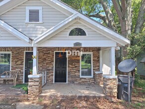 Building Photo - 122 Irwin St
