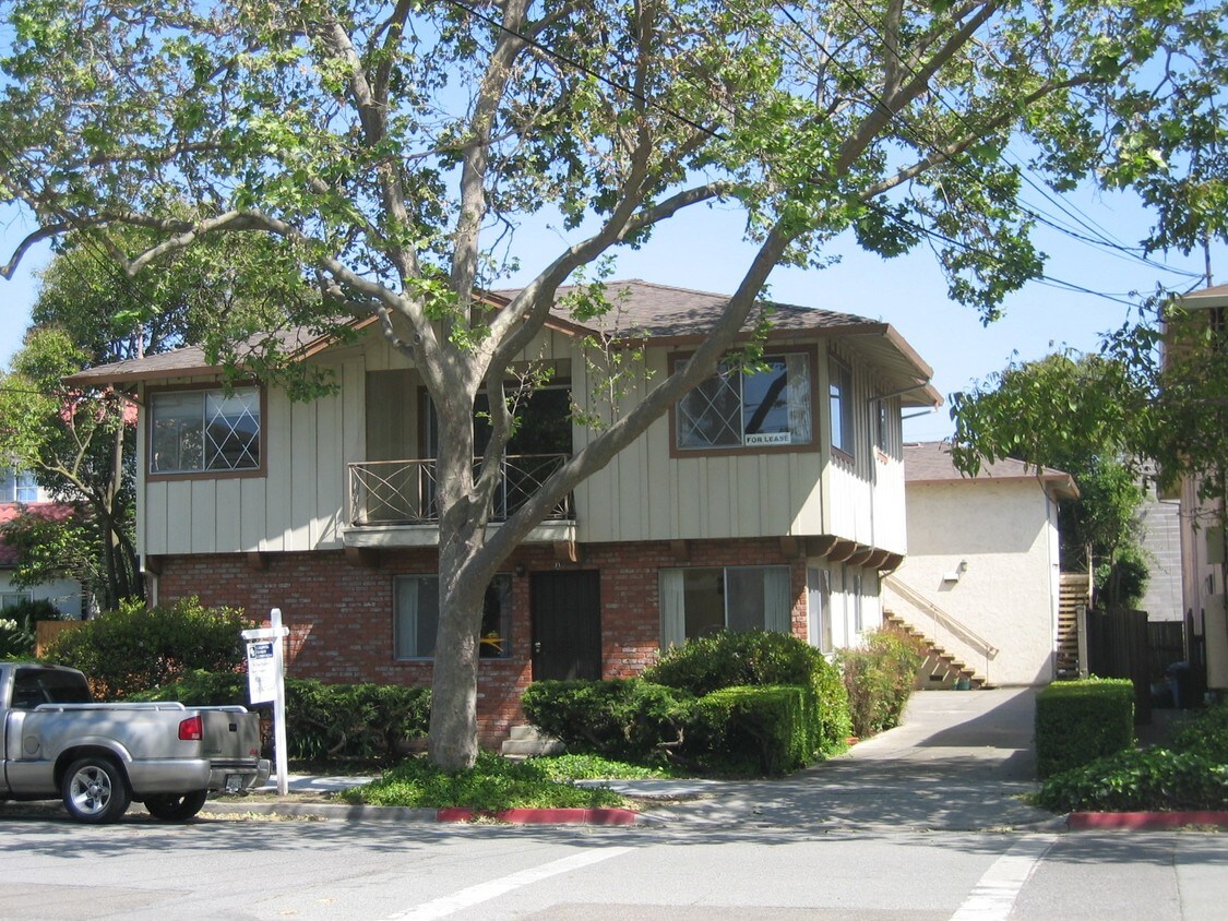 Primary Photo - 391 College Ave