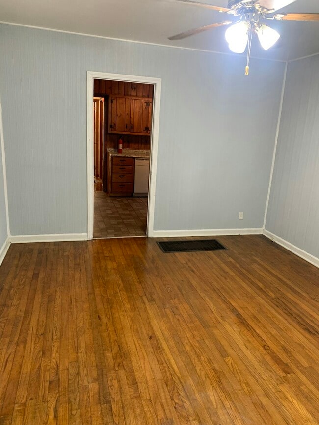 Building Photo - 117 Shadowmoor Dr