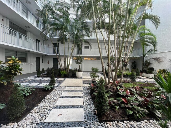 Foto del edificio - 750 NE 64th St