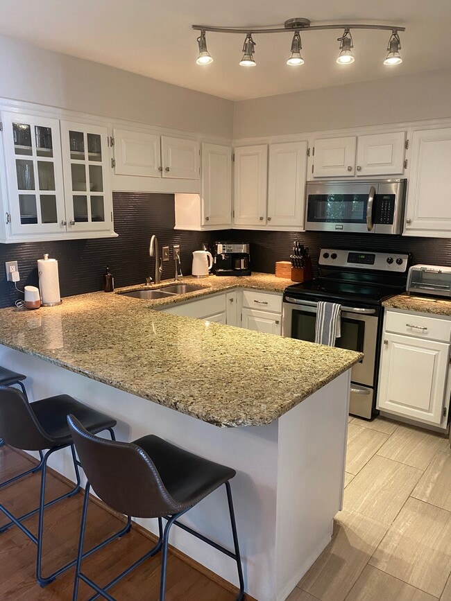 Kitchen - 114 Acklen Park Dr