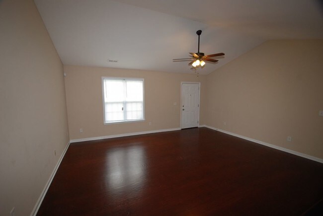 Building Photo - 102 Ginger Cir