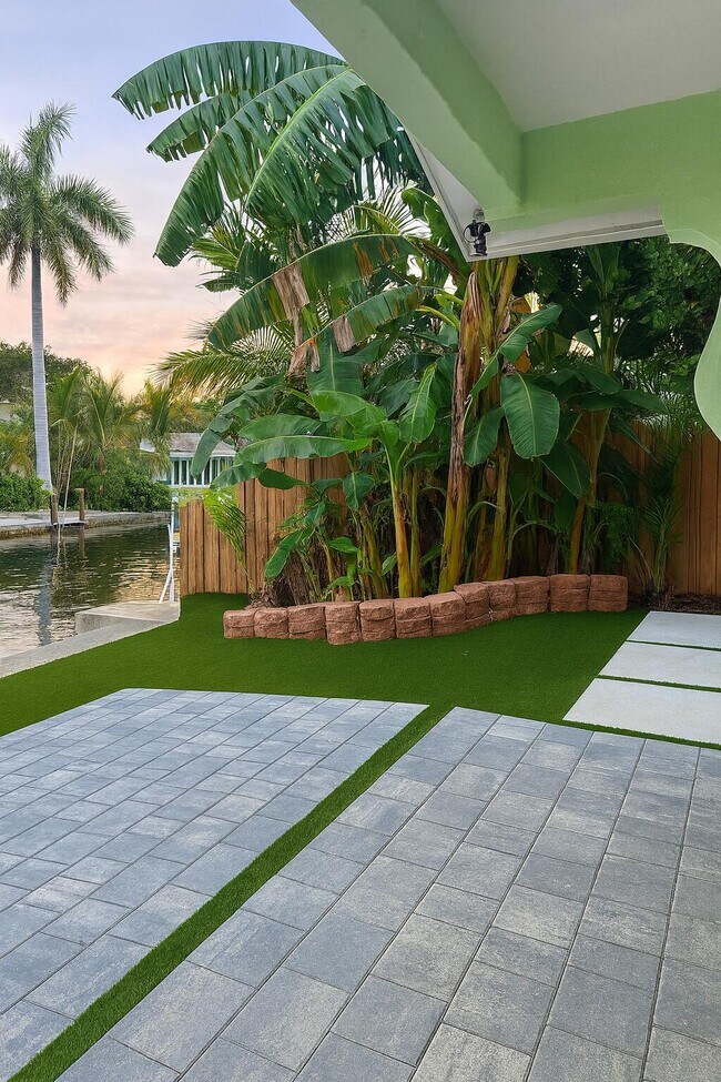 Foto del edificio - 810 Bamboo Ln