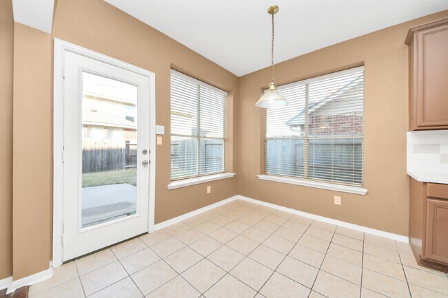 Foto del edificio - 4703 Zachary Ln
