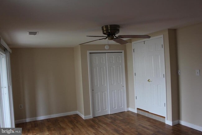 Building Photo - 611 Suffield Dr