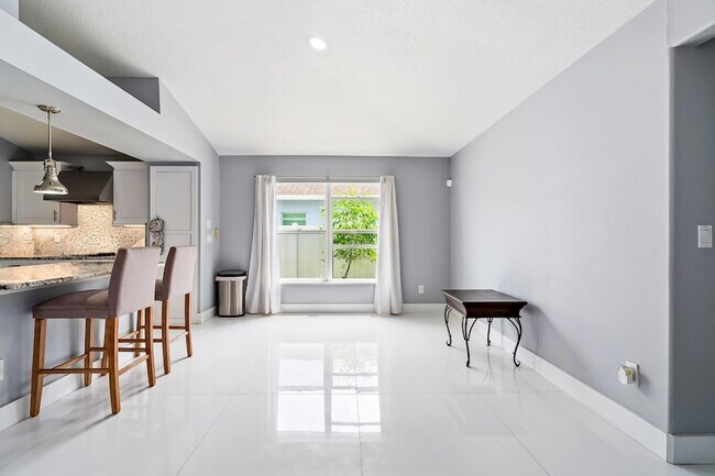 Foto del edificio - 6715 NW Pinson Ct