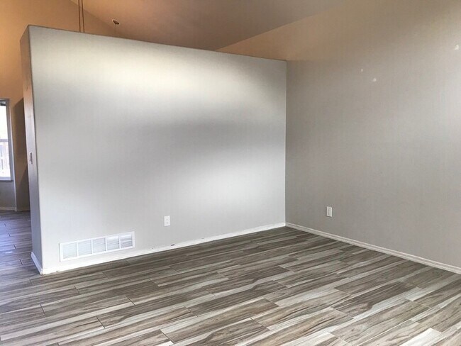 Foto del edificio - 716 Harvest Field Way