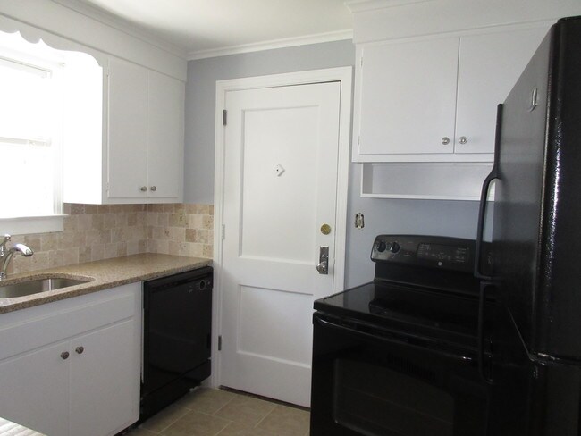 Foto del edificio - 1060 Farmington Ave