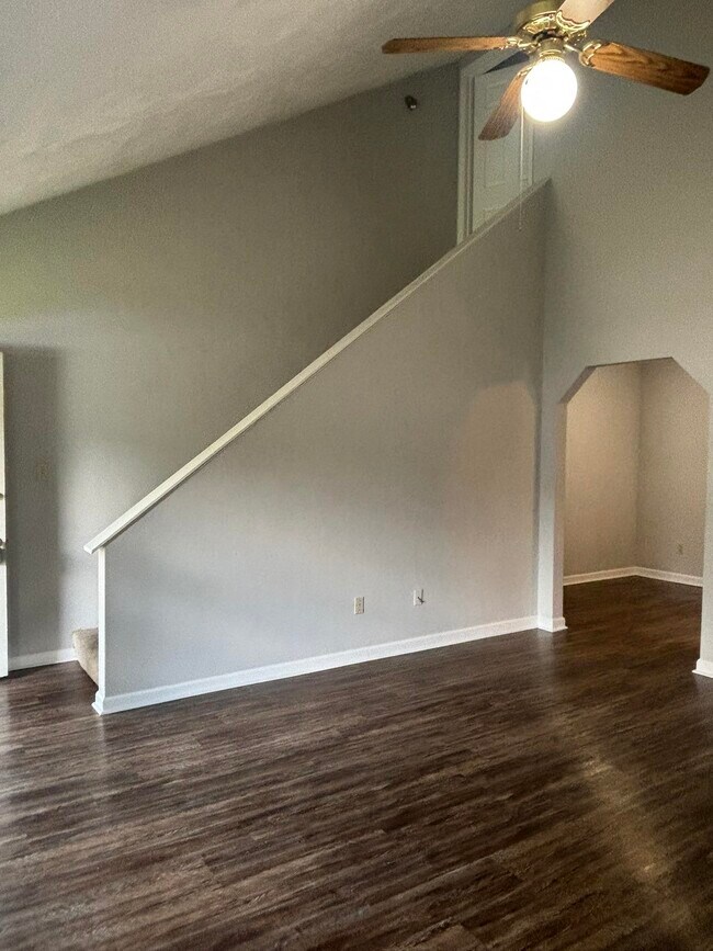 Building Photo - 2901 Richview Park Cir S