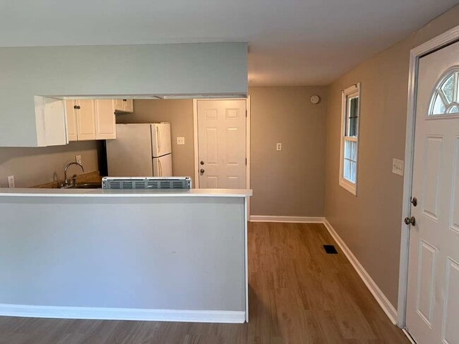 Foto del edificio - 311 Burke Ave