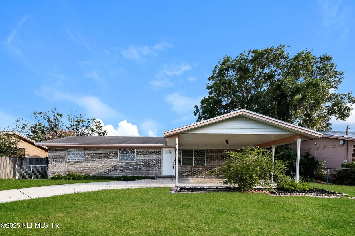 Foto principal - 10962 Luana Dr N
