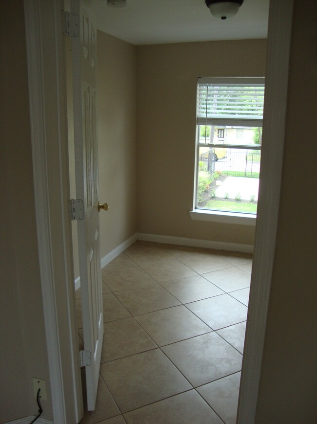Building Photo - 3816 Gano St