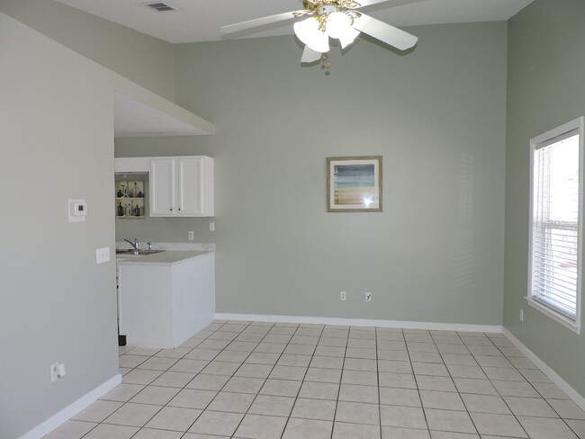 Building Photo - 5931 Pinetree Ave