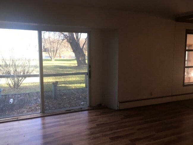 Building Photo - 518 Country Club Dr