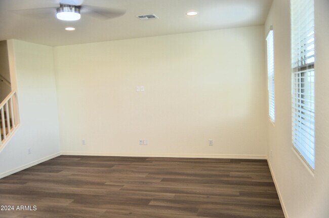 Building Photo - 43274 N Plum St