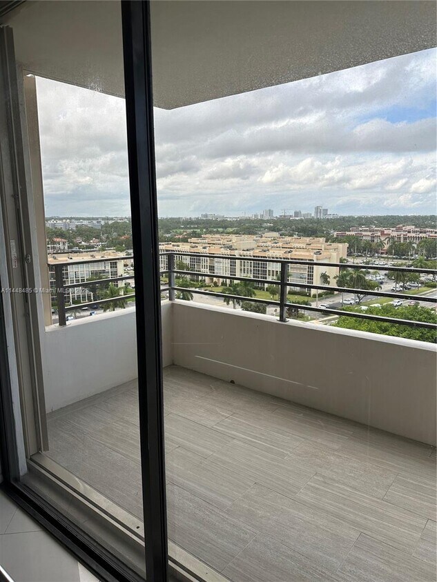600 Three Islands Blvd Unit 904, Hallandale Beach, FL 33009 Condo for