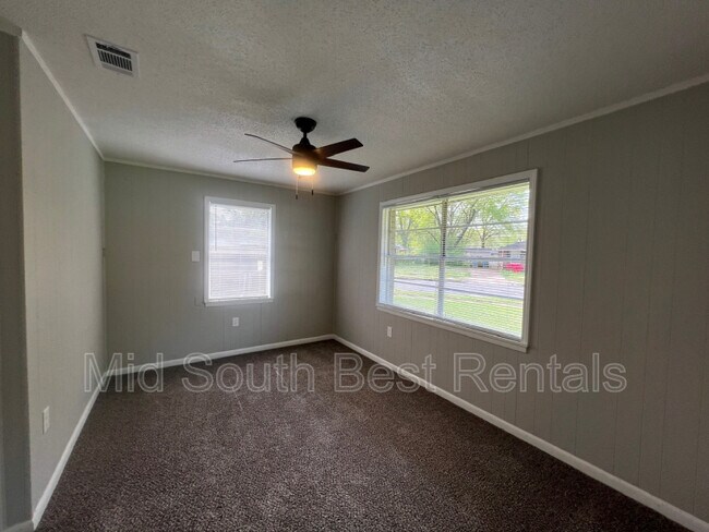 Building Photo - 3606 Sharpe Ave