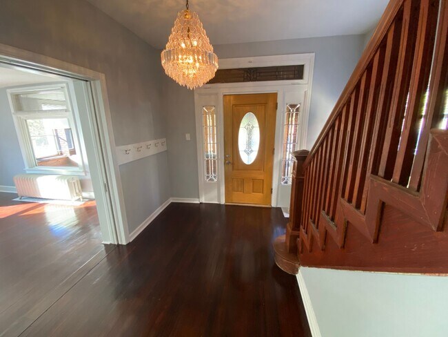 Foto del edificio - Large, Three-Bedroom Home in Devou Park