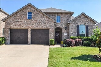 Building Photo - 2712 Lake Ridge Dr