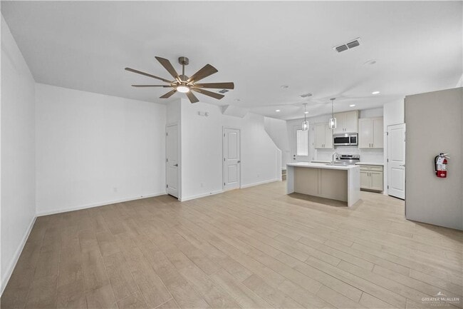 Foto del edificio - 1220 E Camellia Ave