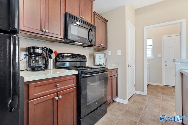 Building Photo - 324 Falling Water Ln SW