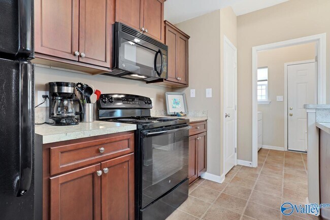 Foto del edificio - 324 Falling Water Ln SW