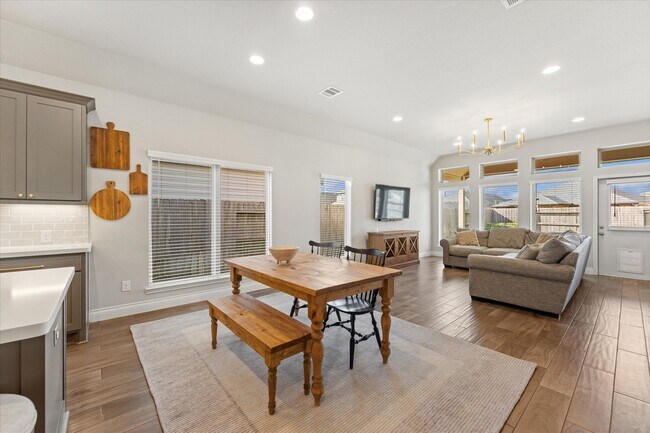 Foto del edificio - 19819 Old Saddle Ln