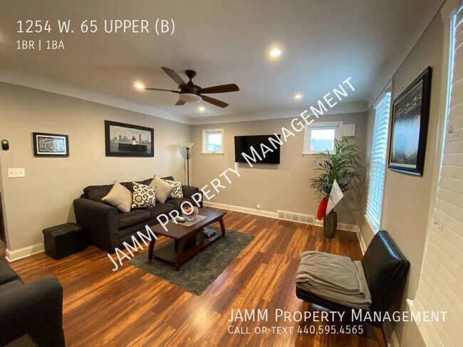 Building Photo - Remodeled Heart of Gordon Square - 1 bed 1...