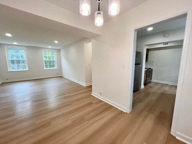 Foto del edificio - 3930 Langley Ct NW