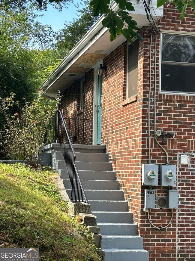 Building Photo - 2178 W Rugby Ave