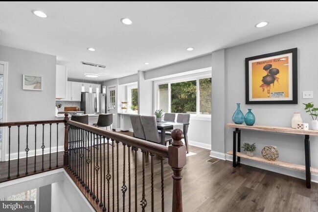 Foto del edificio - 9802 Cherry Tree Ln