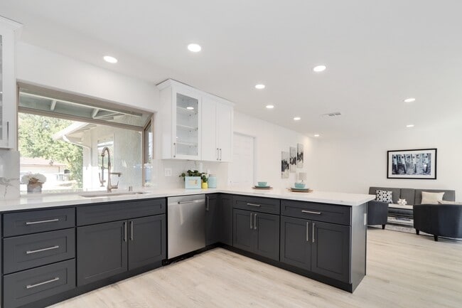 Kitchen - 2706 Ganges Pl