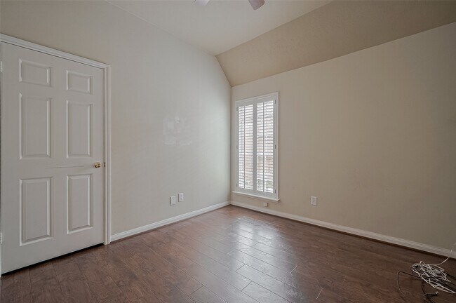 Foto del edificio - 8814 Fairbloom Ln