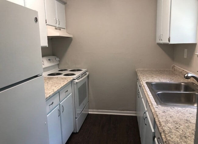 Building Photo - Welcome to Your New Home in Newberry! 3 Be...