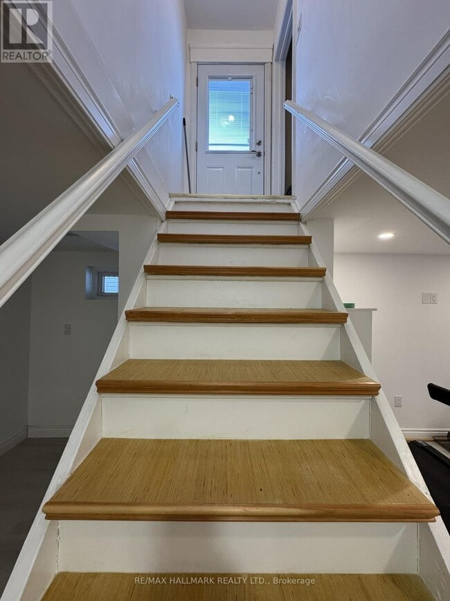 Building Photo - 6 Bailey Crescent