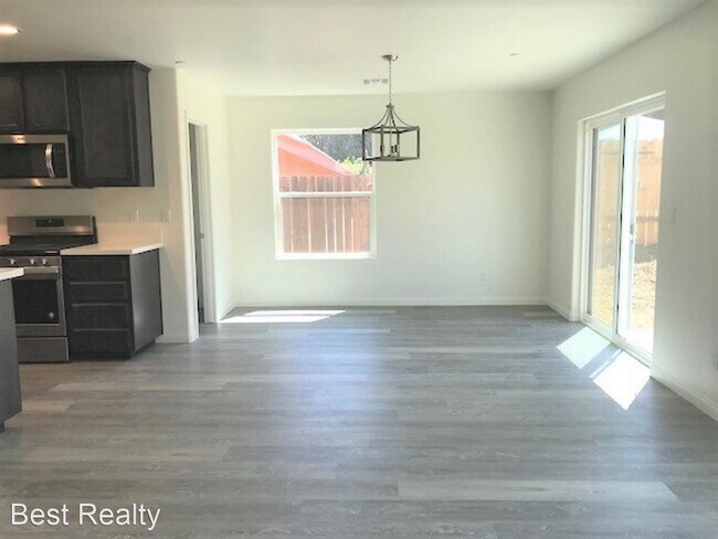 Building Photo - 4 br, 2.5 bath House - 466 Jonathan Pl
