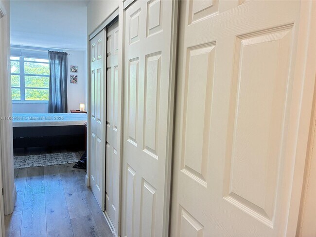Foto del edificio - 2780 NE 183rd St