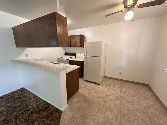 Building Photo - 930 Paiute Ln