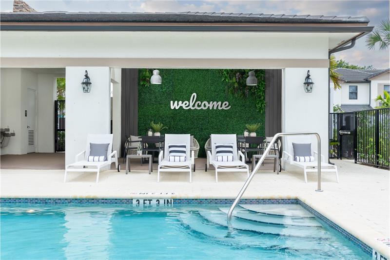 Foto principal - 4070 Highland Oaks Dr