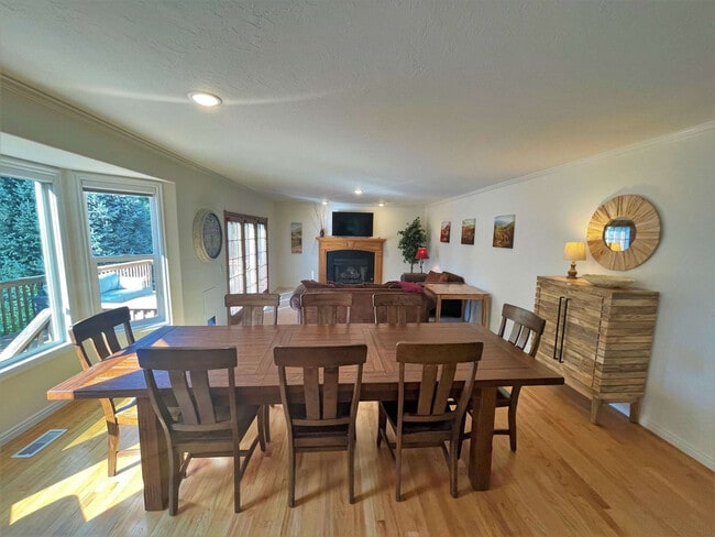 Foto del edificio - 2009 Sweetbriar Ln